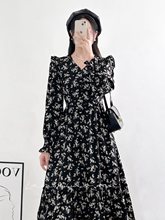 兰小慕2024春秋黑色V领碎花连衣裙女复古遮肉显瘦打底长裙子