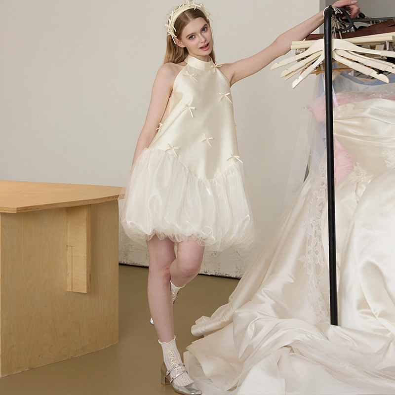 Vestido de novia ligero con cuello halter para figuras pequeñas, nuevo estilo primavera 2026, vestido de novia de cintura alta para registro, sesión de certificado y fotografía de viajes.