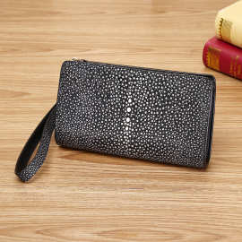 新款真皮小号手拿包潮满天星魔鬼鱼大容量手机包多隔层单拉手抓包