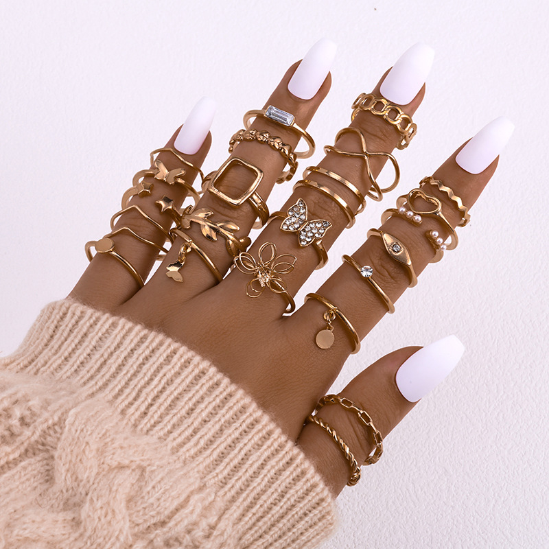 Sprankelende ring voor dames, vervaardigd met romantiek. Elegant en comfortabel, ontworpen om uw charme te accentueren. Een subtiel maar prachtig sieraad voor een date._voghion.com