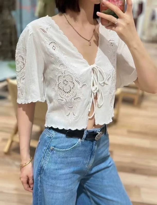 法式BA家25夏季新品甜美刺绣花卉镂空系带波浪边V领宽松衬衫上衣|undefined