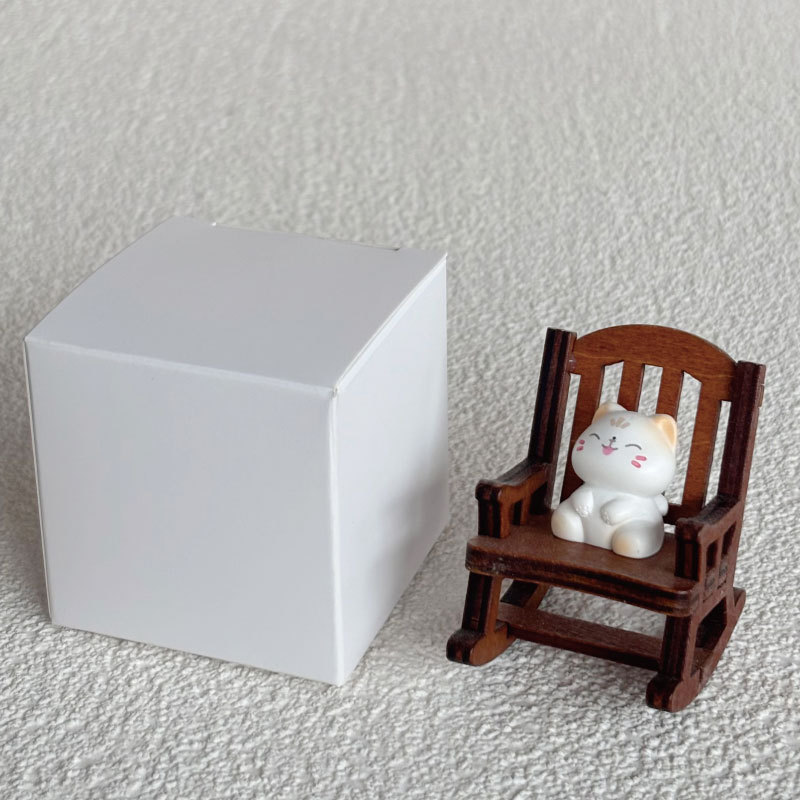 흔들의자 + 새끼 고양이 (흰색 상자)