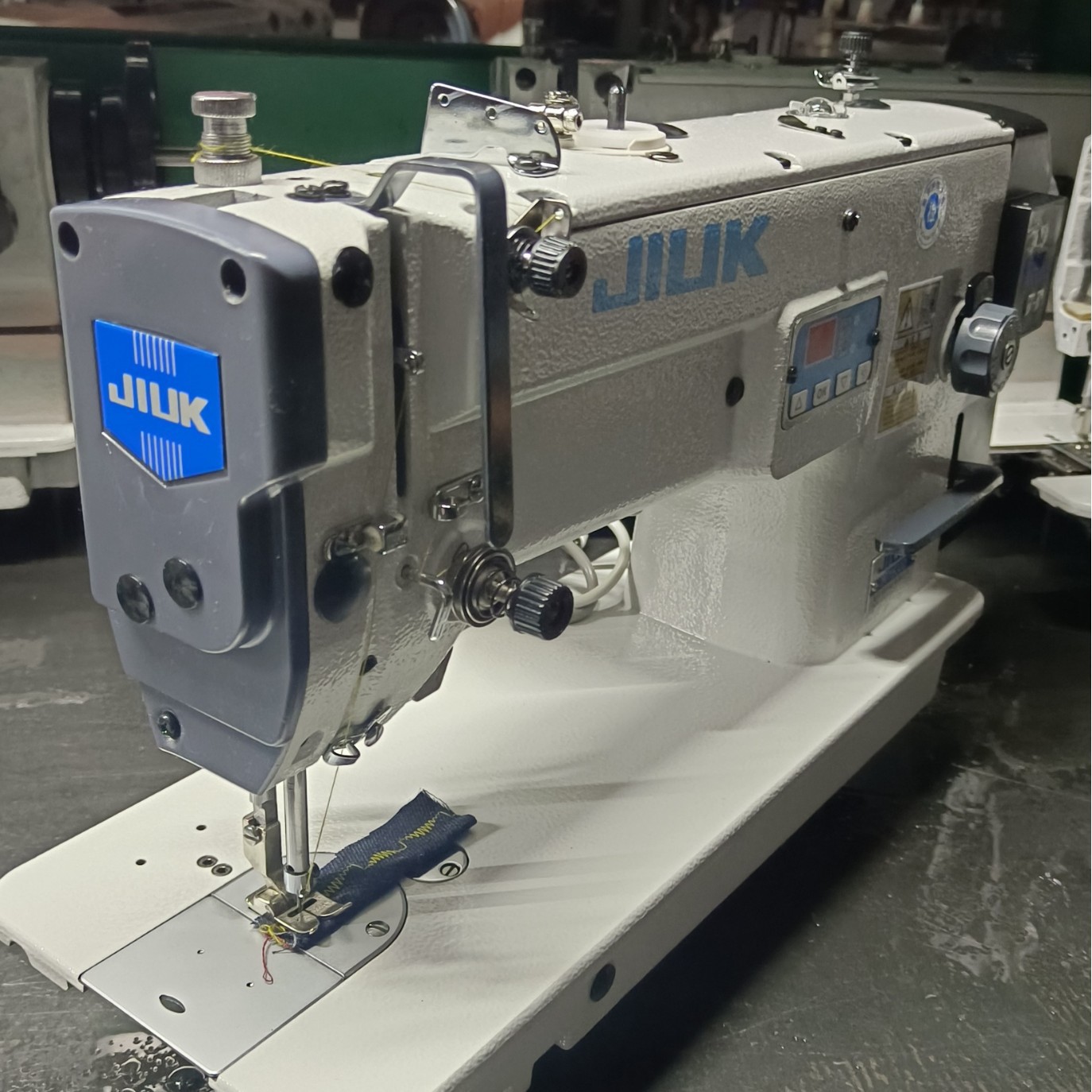 Ventas directas de fábrica JK-1510 costura curva espiga computadora del coche Selección de flores máquina de coser 200 tipos de patrones de computadora máquina curva