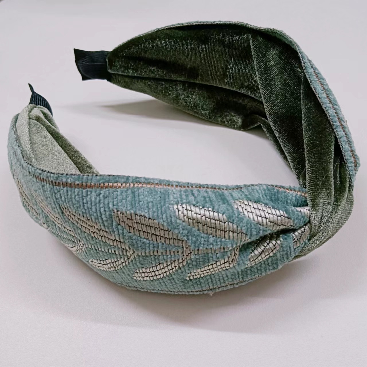 2022 Windstickerei-Atmosphäre Ethnisch Exquisiter Twist gepaart mit kontrastfarbenem, kreuzbreitem Stirnband-Haarreif 21208_voghion.com