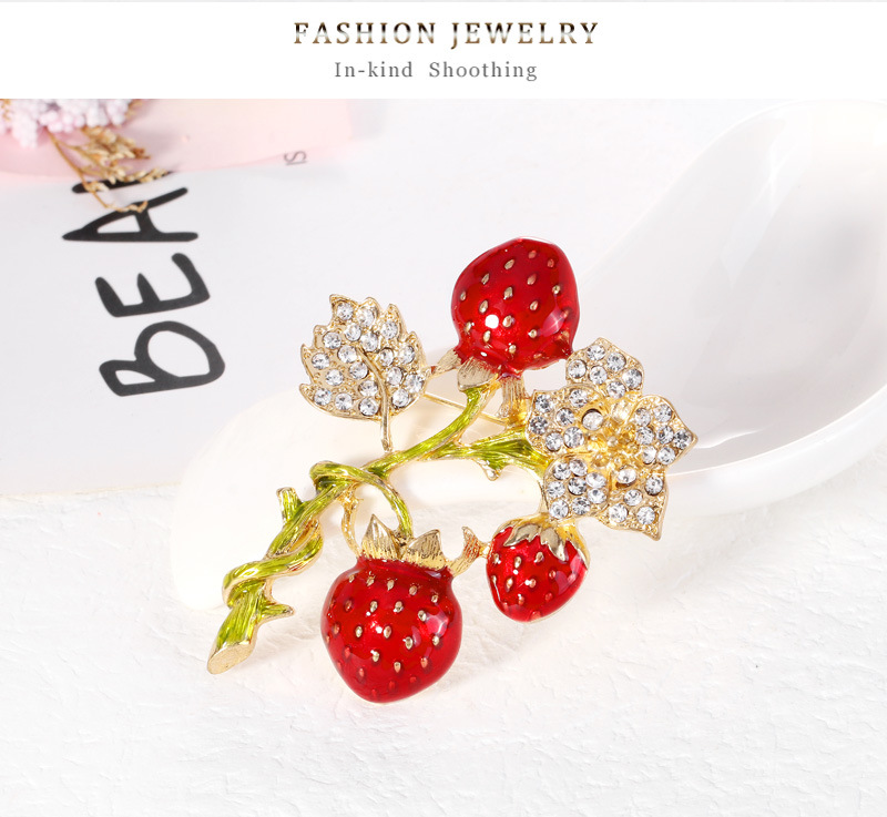 Retro Fashion Dripping Strawberry Flower Pin Elegant Graceful Plant Brooch Suit Clothing Accessories Corsage In Stock display picture 5