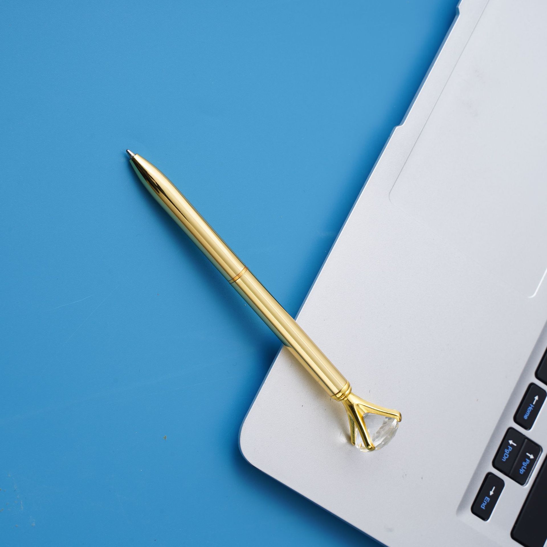 Fábrica al por mayor multicolor en stock bolígrafo de diamantes ins estilo Oficina pluma de metal Logotipo de impresión