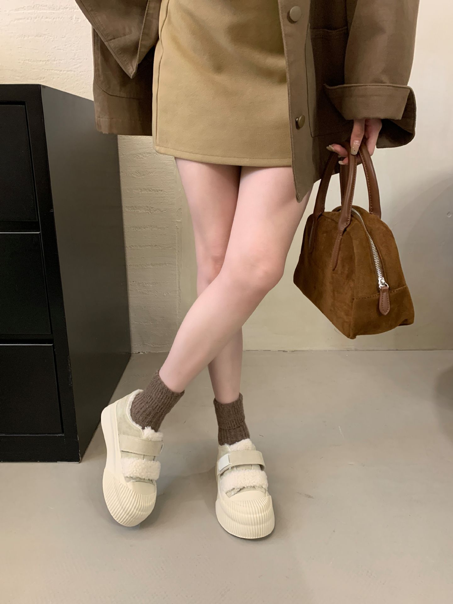 Chaussures ShoeGlobe Grape Mom Automne Hiver Nouvelles Chaussures en cuir véritable à semelle épaisse et doublure en velours épais, chaudes et décontractées, couleur blanc biscuit, pour femmes_voghion.com