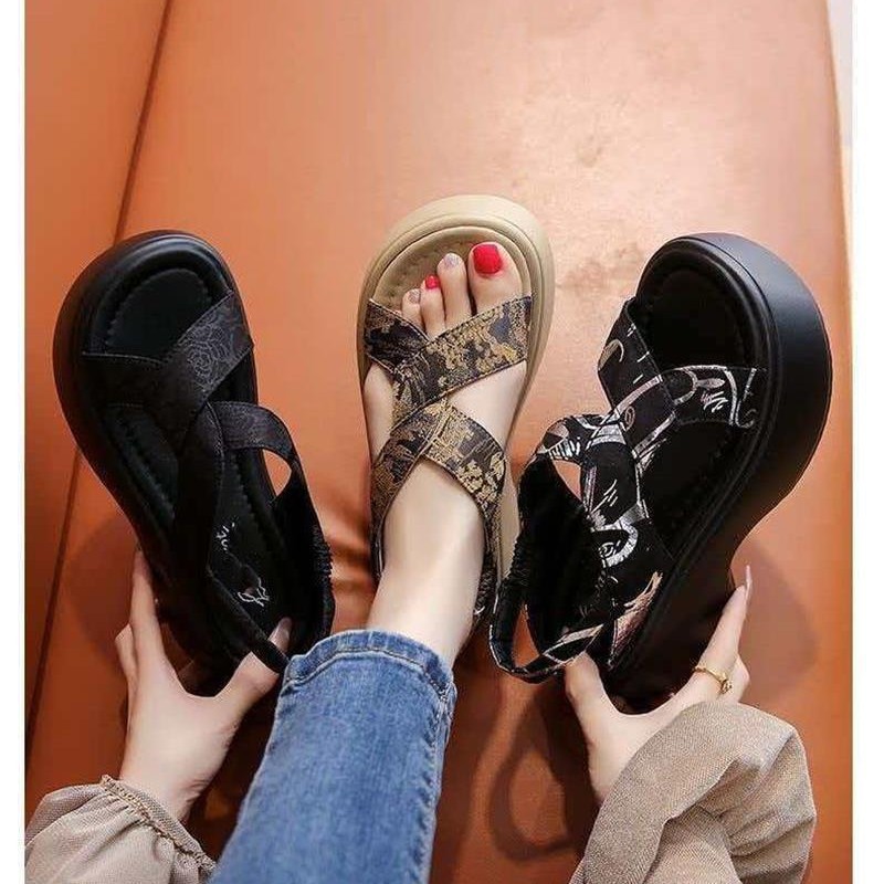 Sandalias romanas para mujeres 2026 verano nueva moda casual con falda de estilo nacional aumentando suela gruesa zapatos de playa