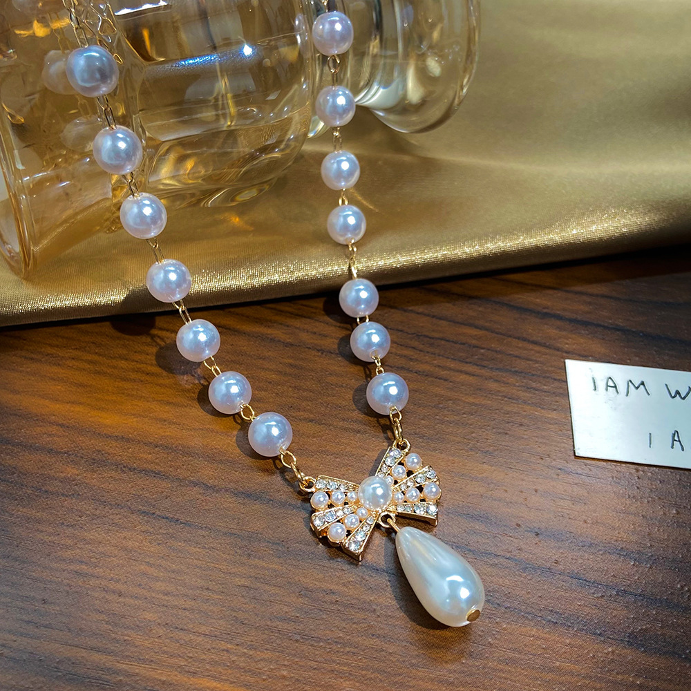 Fashion Simple Inlaid Rhinestone Pearl Necklace  Bow Pendant Clavicle Chain Necklace