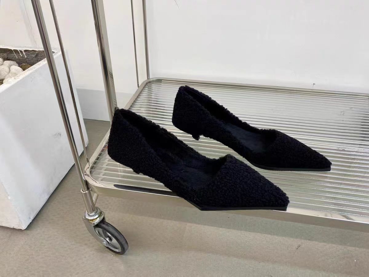 2024 autunno e inverno nuova moda versatile scarpe singole imbottite con bocca superficiale rete rossa a punta tacco basso fine con scarpe di lana_voghion.com