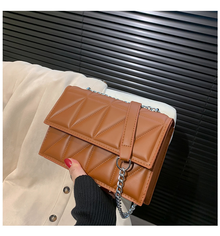Women's Medium Pu Leather Solid Color Lingge Vintage Style Classic Style Lock Clasp Crossbody Bag Square Bag display picture 21