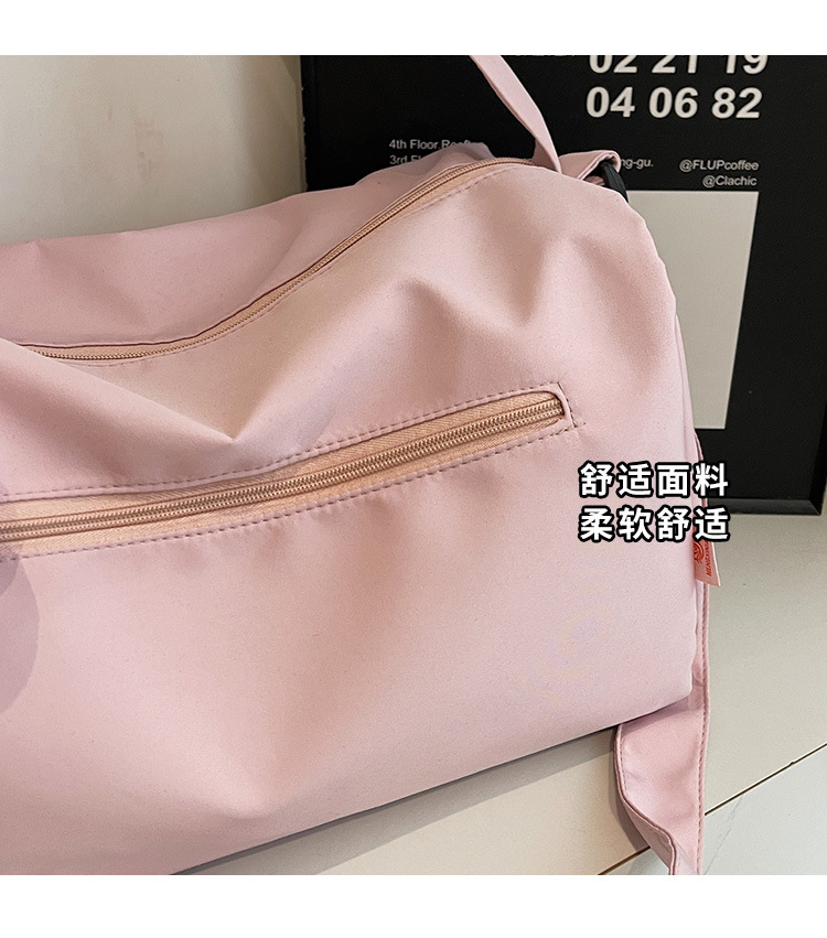 Sports yoga fitness bag 2025 new college student shoulder bag cute pendant-tipped crossbody bag popular travel bag