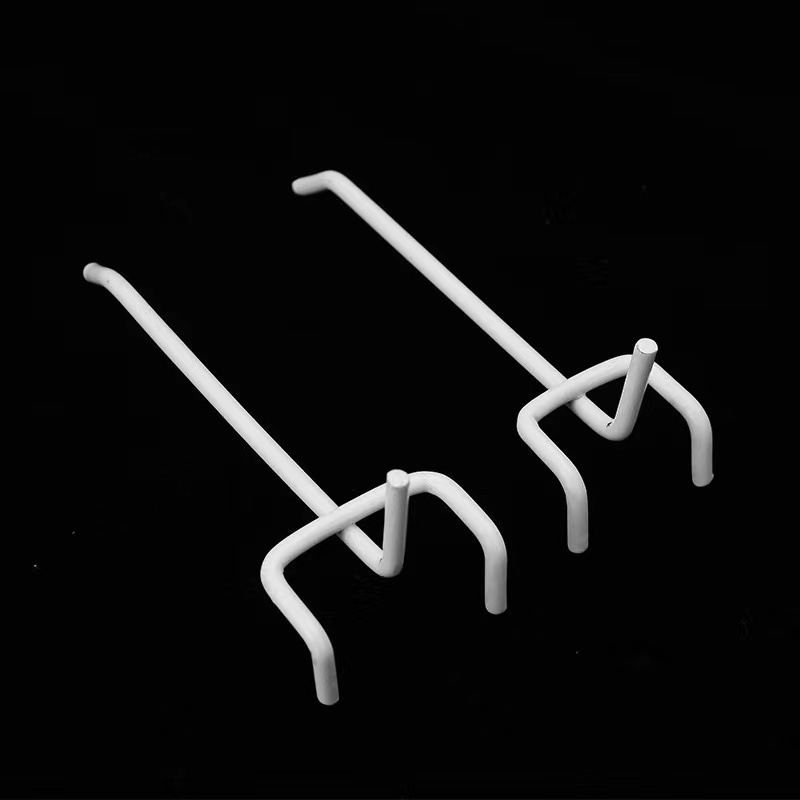 Gancho de placa de agujero Gancho de tres patas Gancho de estante de supermercado Joyas Gancho de placa de agujero triangular Gancho de placa de agujero al por mayor
