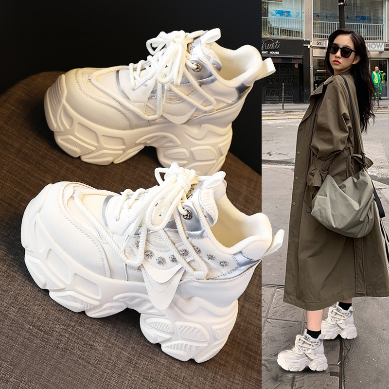 Giày sneaker nữ chunky đế dày phong cách thể thao mùa thu đông — Màu be