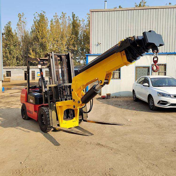 3T5 toneladas de carretilla elevadora de brazo volador grúa delantera grúa de cola colgante delantera con dientes de horquilla hechos en casa cuatro no como la grúa de transporte