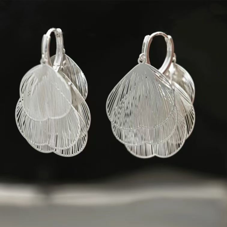 New Popular Style Hollow Butterfly Wing Tassel Earrings for Women, Light Luxury, High-End, Fashionable and Elegant Earrings