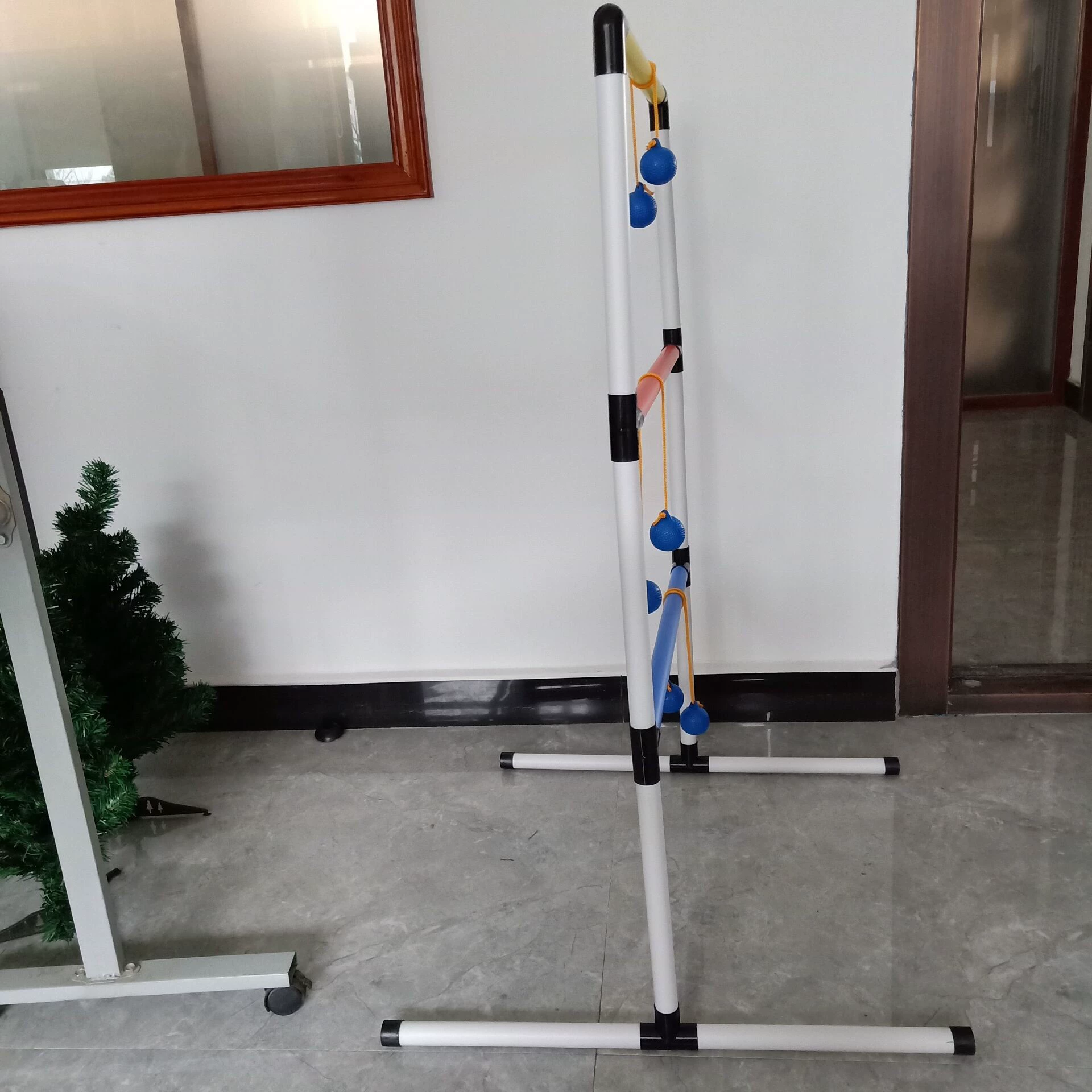 [Амазонка Горячая распродажа] Лестничный мяч в помещении Спортивный досуг Игрушка подставка для гольфа конный держатель