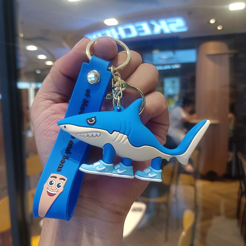 クリエイティブ漫画山と海の経典キーホルダーかわいい木の棒人間サメ海洋生物キーホルダーバッグペンダント卸売|undefined