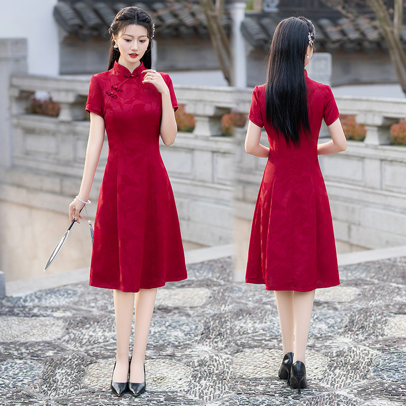 New summer modified acetate satin jacquard short-sleeved cheongsam, a must-have for college entrance exams, middle school entrance exams, mothers' wear, and everyday wide-skirted cheongsam.