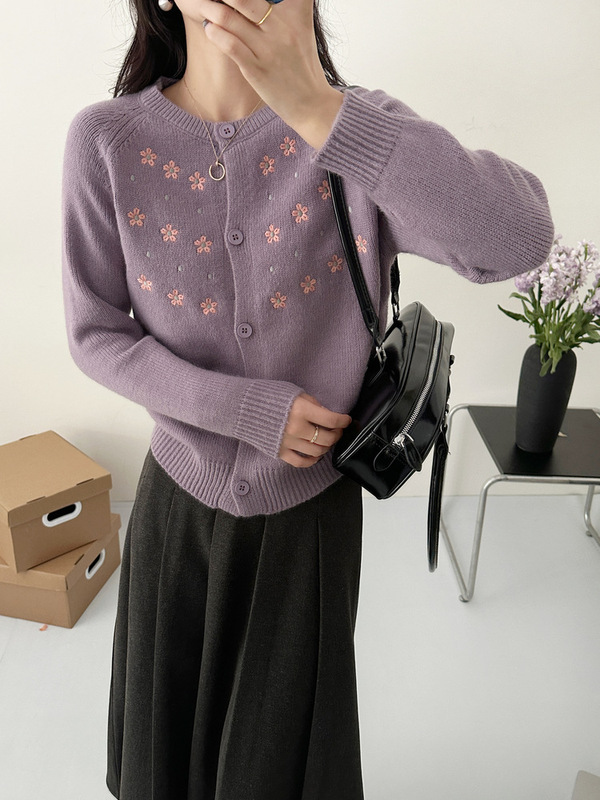 秋季女士宽松绣花针织毛衣开衫外套女2025新款高级感外搭早秋穿搭|undefined