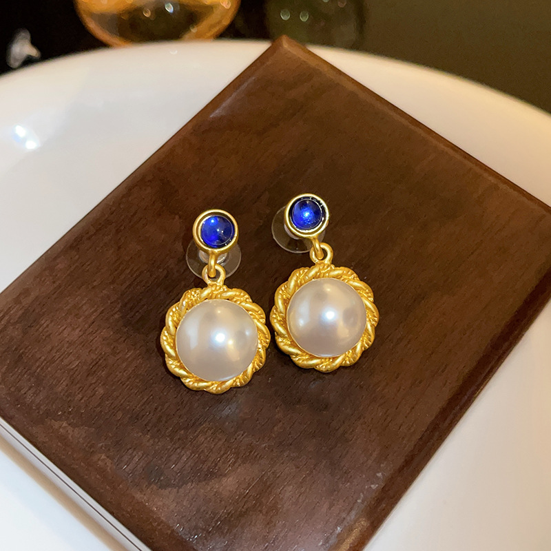 147 silver needle-white