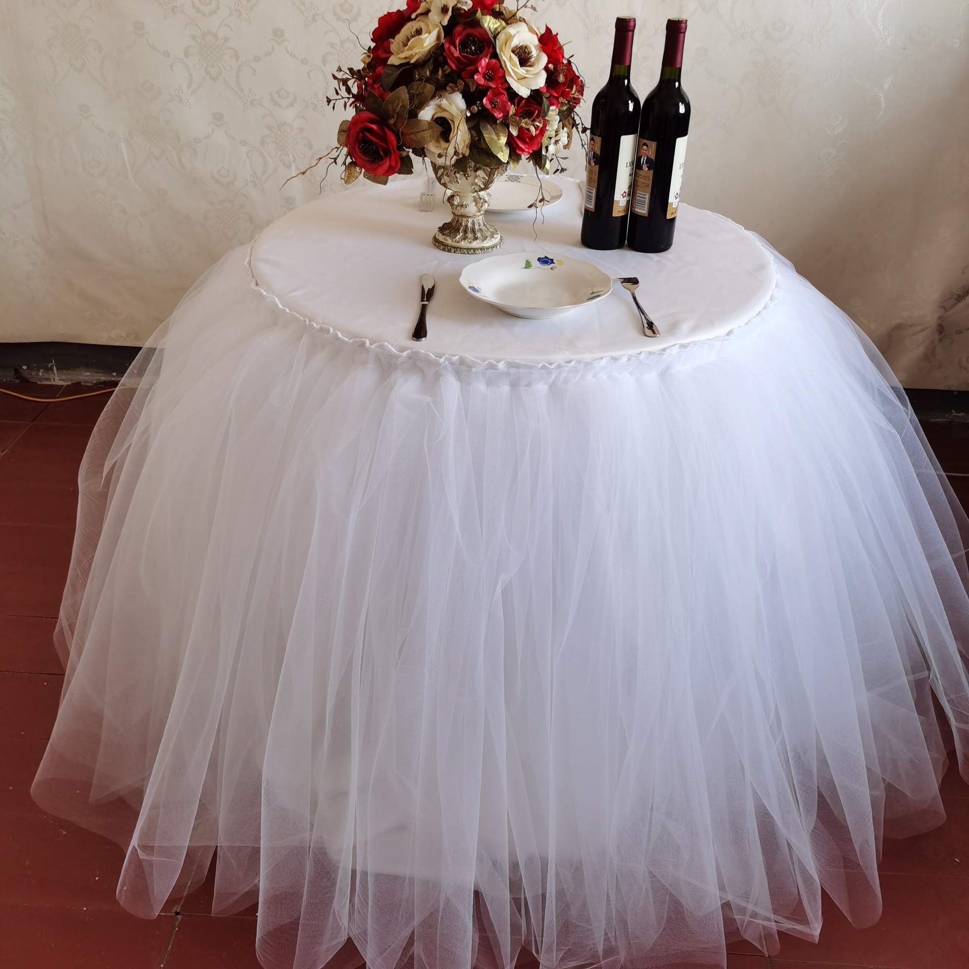 婚礼 热销白色粉色紫色花式 定质蛋糕薄纱桌裙设计褶皱婚礼台裙