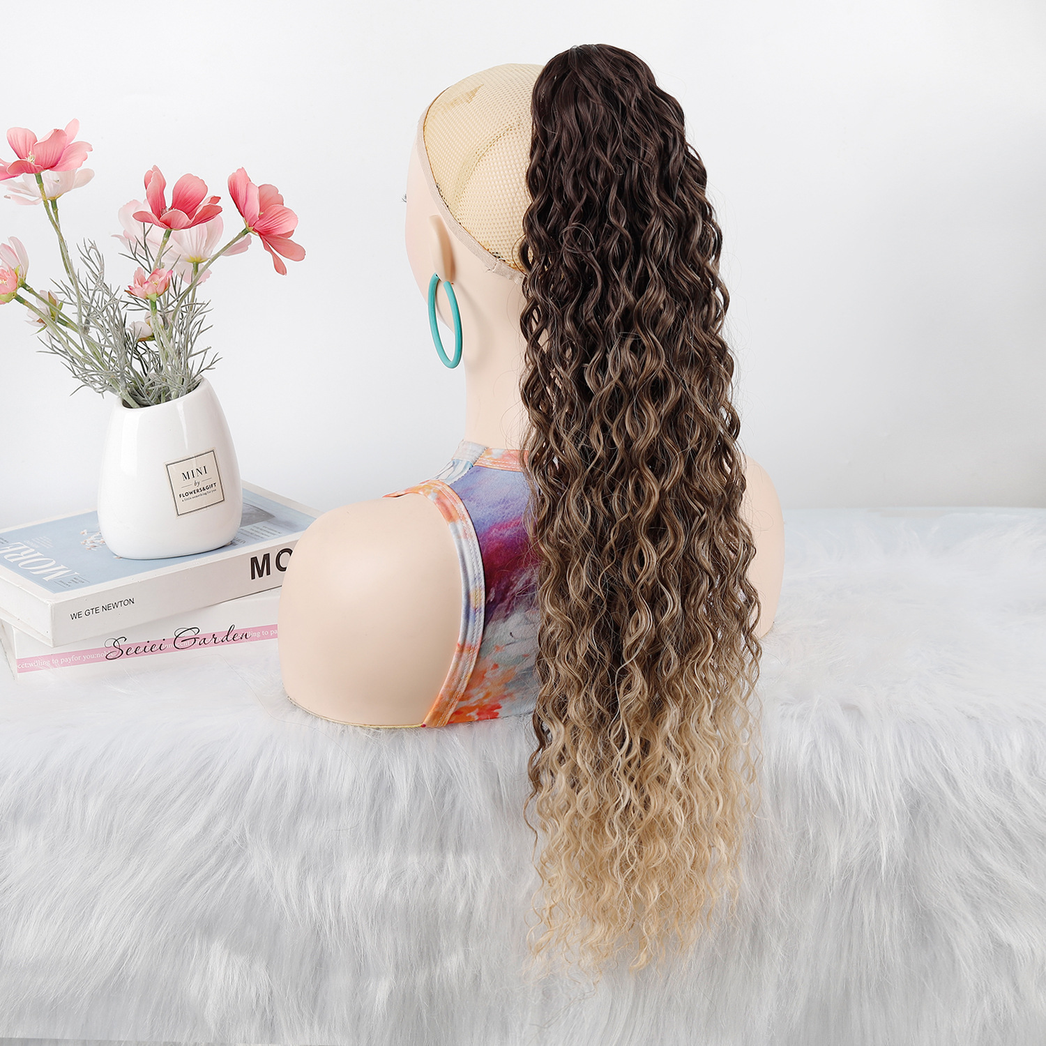 22 pulgadas comercio exterior agarrando clip de cabello rizado profundo cola de caballo esponjoso pequeño rollo natural latino trenzas de caballo fibra química peluca