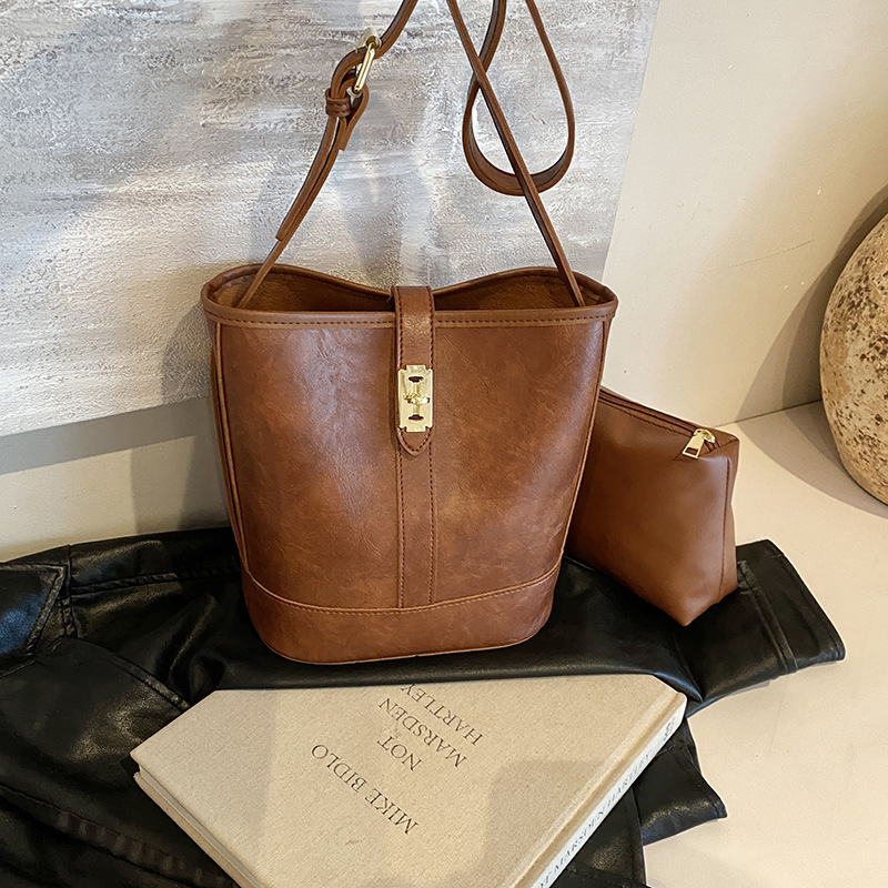 Moderna ženska torba za ispod pazuha 2024., nova luksuzna i nišna, dizajnirana za putovanje preko ramena_voghion.com