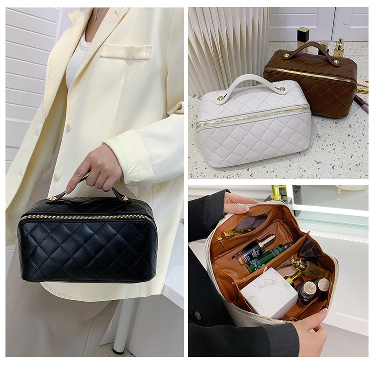 Women's Medium All Seasons Pu Leather Solid Color Elegant Pillow Shape Zipper Cosmetic Bag Square Bag display picture 4