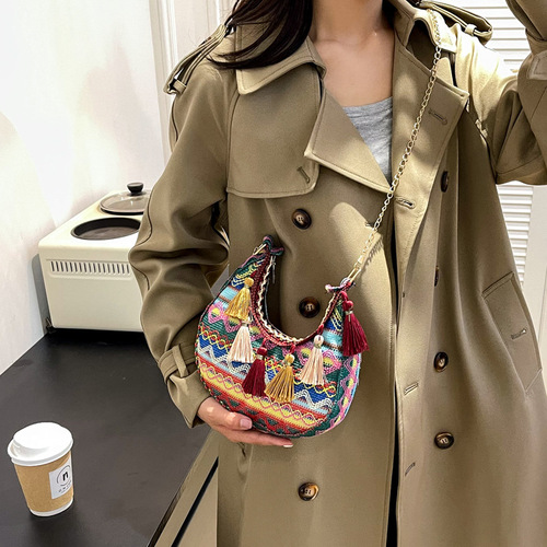 Embroidered ethnic style women's 2024 new woven shoulder and crossbody bag, fashionable vacation style underarm bag