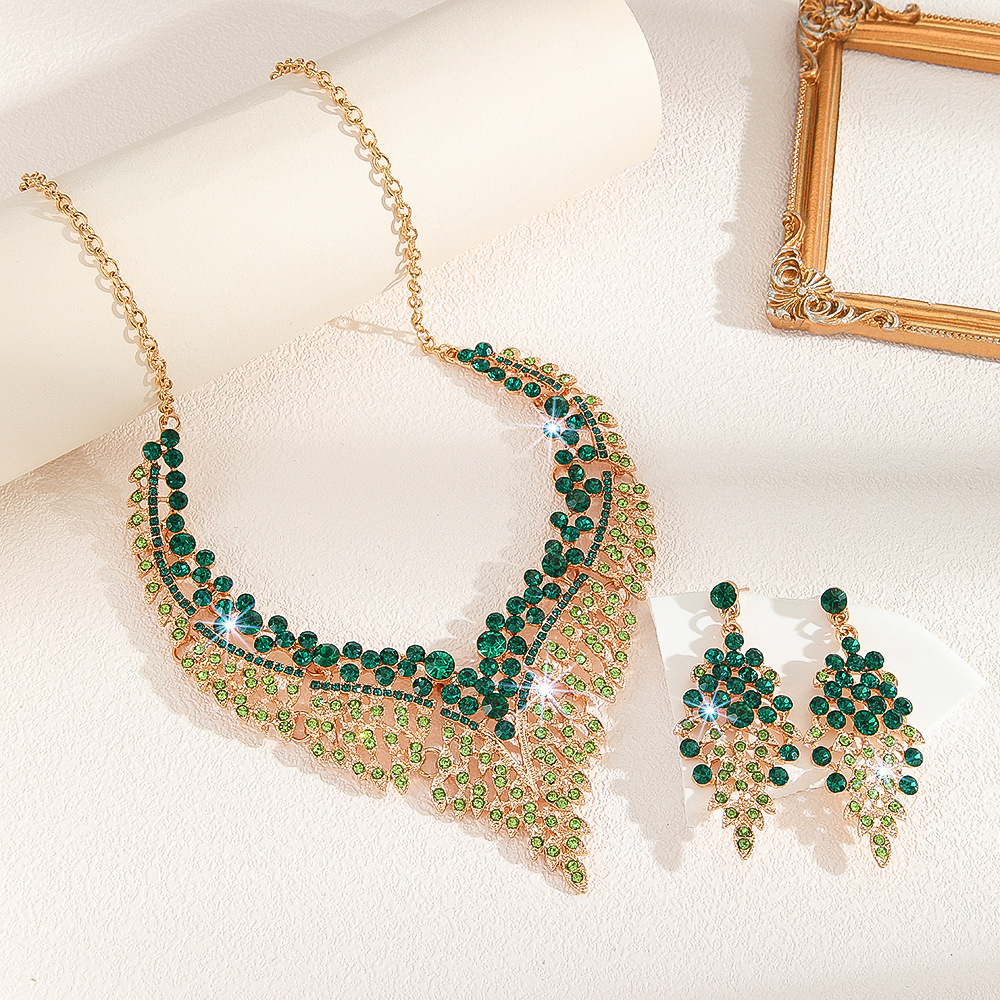 Suministro de fábrica venta directa aleación de diamantes de imitación collar de boda pendientes joyería de boda nupcial banquete joyería de mujer