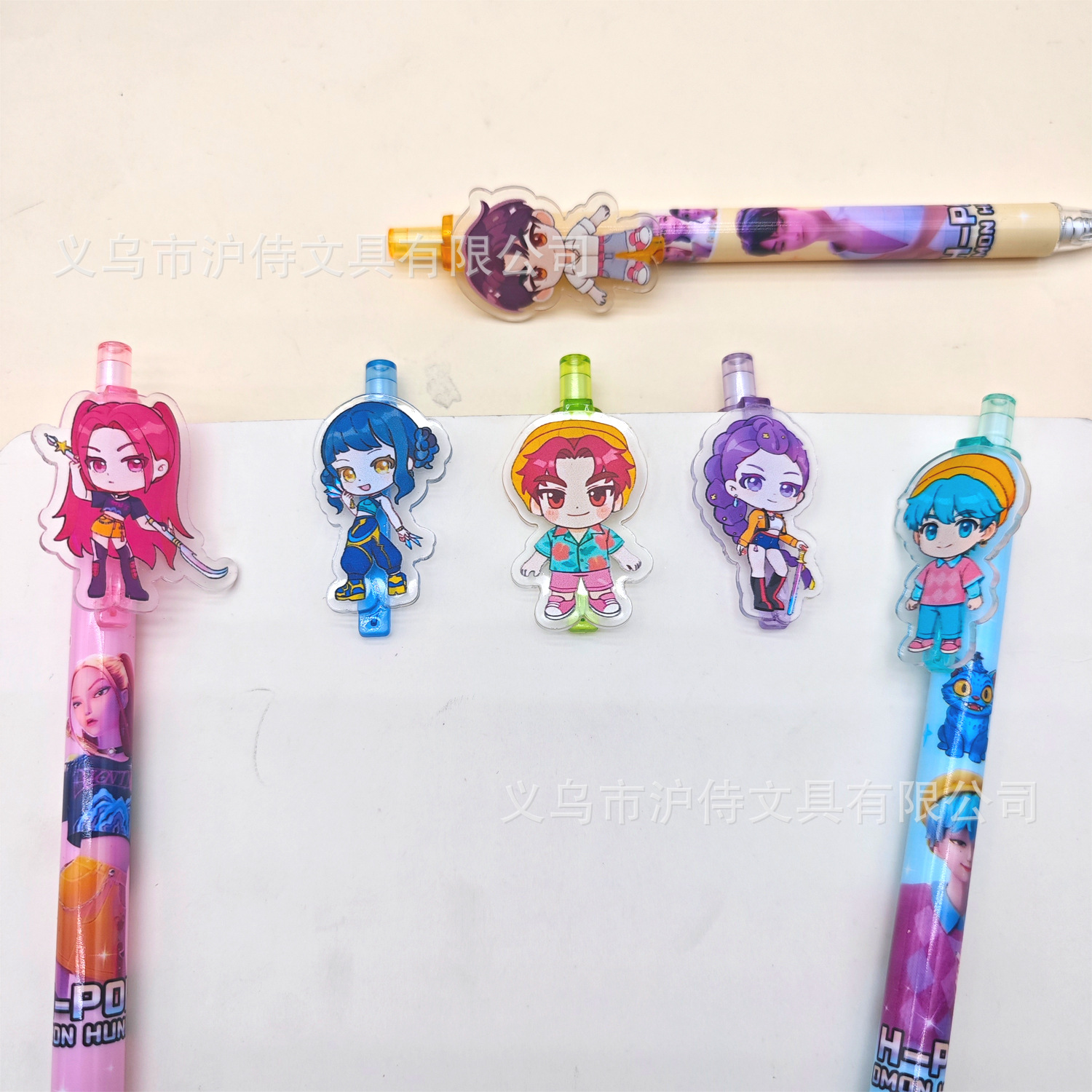 Caza de brujas cartón de dibujos animados K-POP bolígrafo neutro Lumi Zoey imagen de los estudiantes bolígrafo de escritura comercio exterior