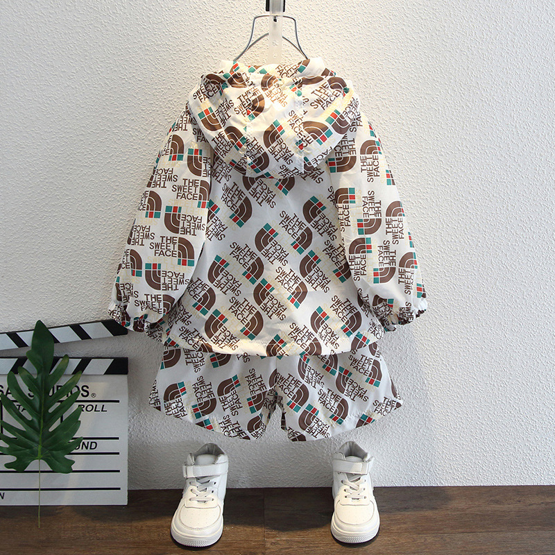 7958 Traje de ropa de secado 2025 Nuevo estilo para niños pequeños y medianos Deportes y ocio Ropa de protección solar de playa de todo fósforo Verano exterior delgado