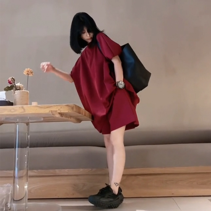 빨간색 상의 + 빨간색 반바지