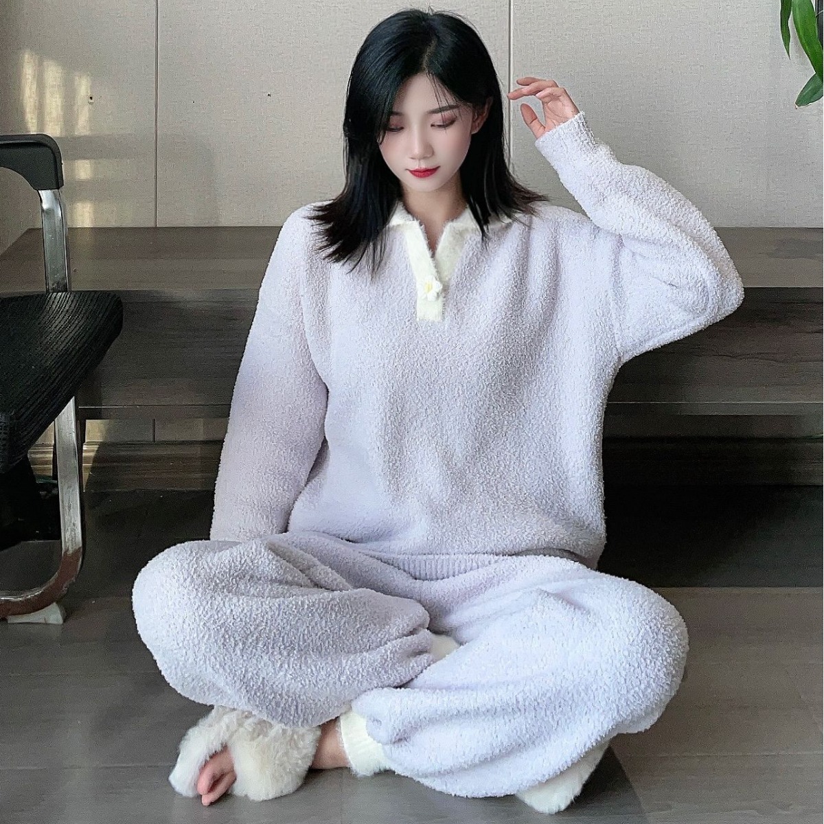 부드러운 일본 스타일 간단한 잠옷 여성의 가을과 겨울 새로운 스타일 신선한 따뜻한 반쪽 벨벳 외부 착용 홈 의류 세트