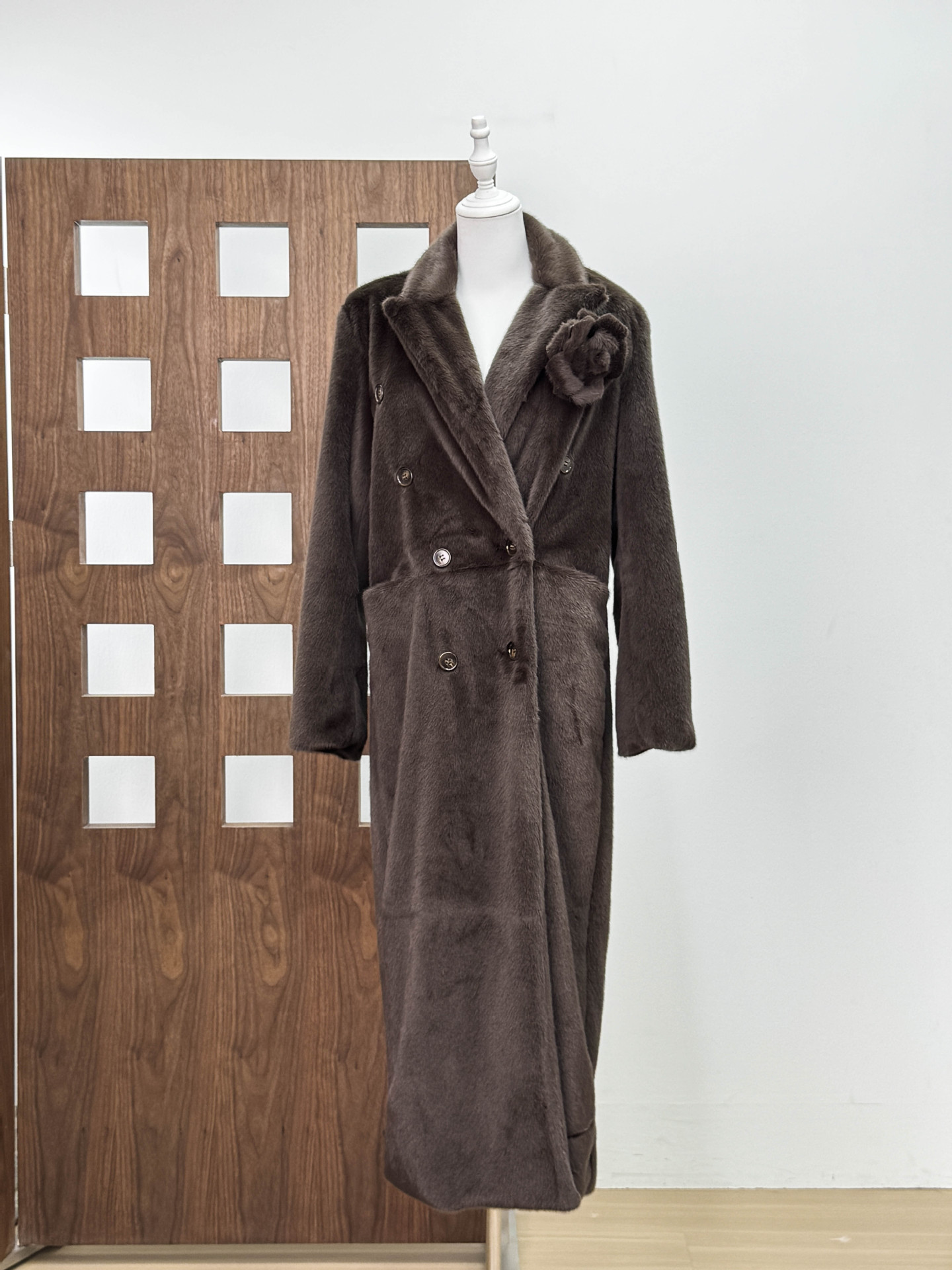 Giuseppe * Floral decoración (desmontable) Doble hebilla de textura suave abrigo de piel de contorno largo suelto