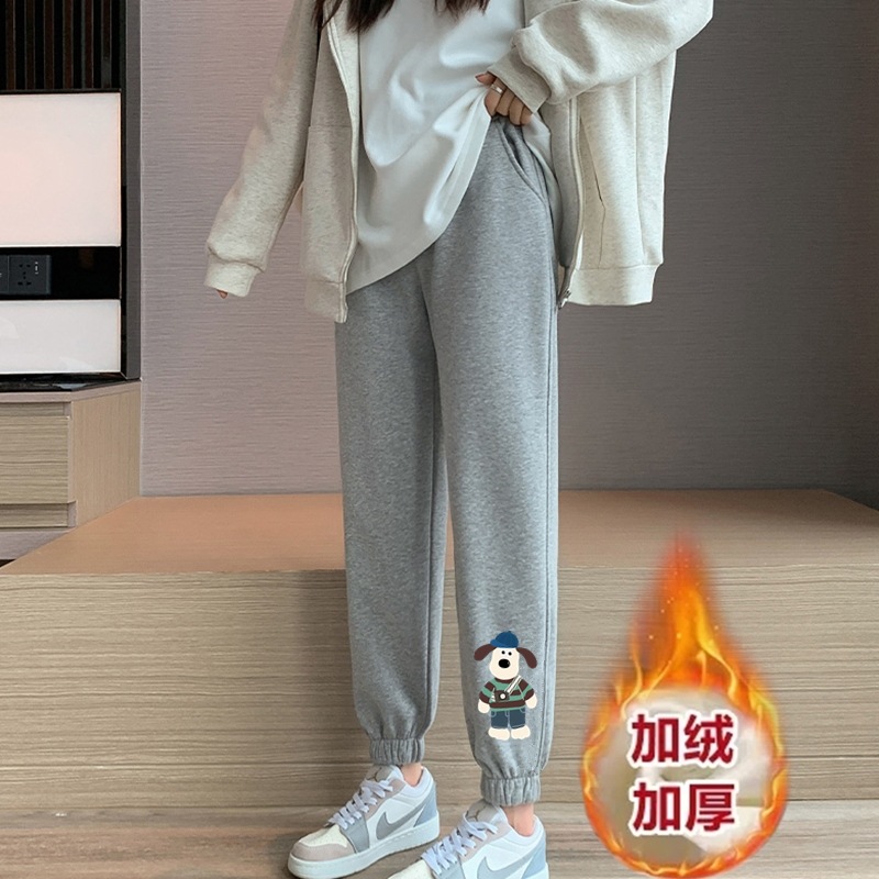 파란색 모자 개 레깅스 회색 바지와 벨벳