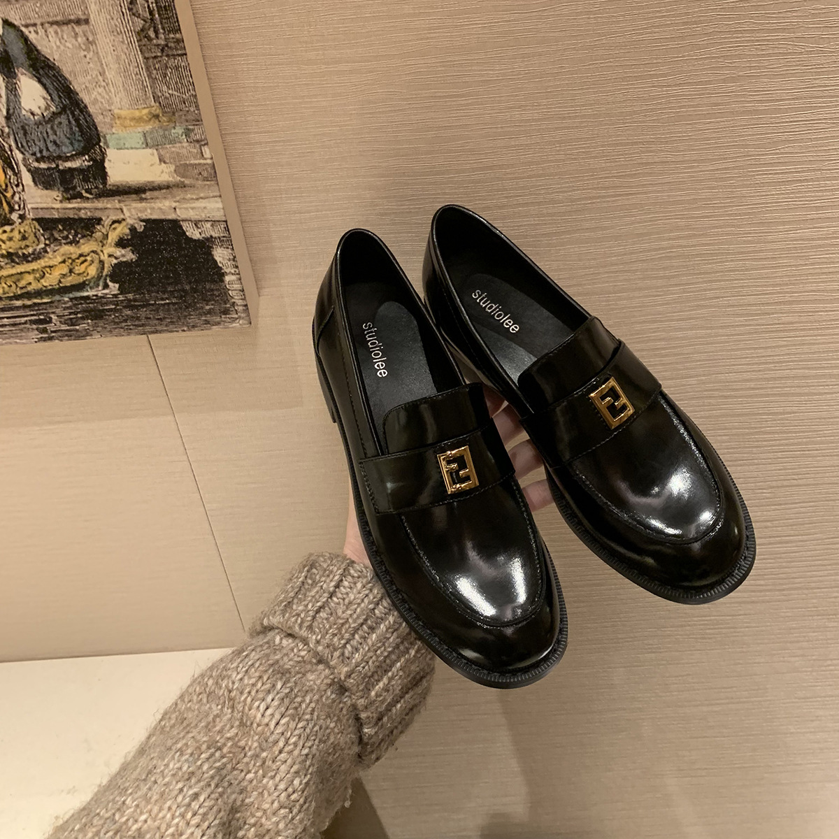 Grape Mom primavera nuevo estilo dorado pequeño botón cuadrado estilo británico cabeza redonda salvaje tacón grueso Lefu zapatos de cuero pequeño mujer