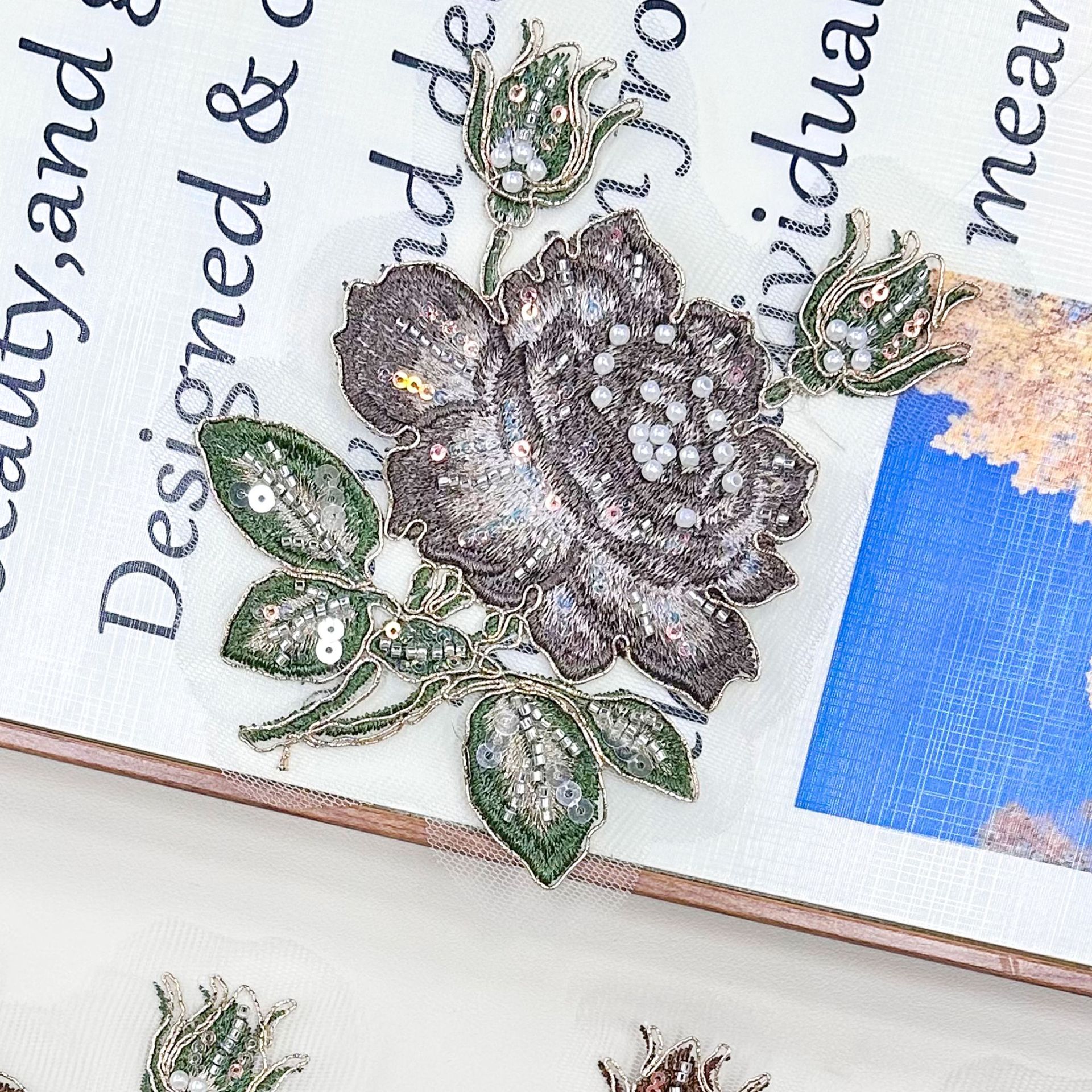 Sequinilla marrón perla bordada flor de tela decal flor de patrón brotes ropa zapatos sombreros accesorios de decoración DIY