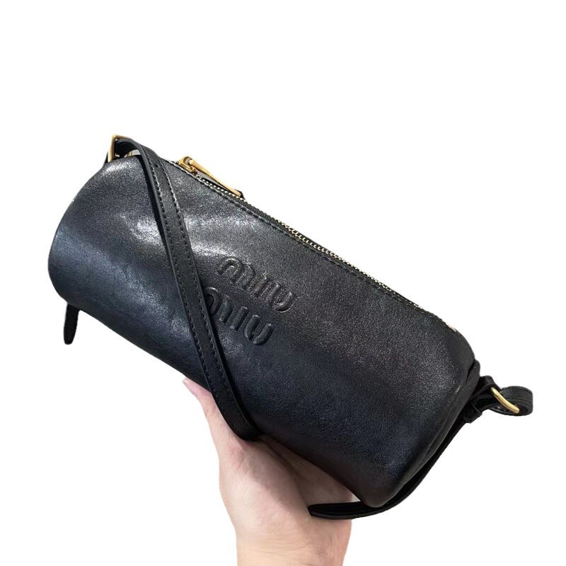 miu ペンホルダーバッグ シンプル 小型 円筒バッグ 手持ち レディースバッグ ショルダーバッグ 大容量 軽量バッグ ペンシルバッグ 脇バッグ|undefined