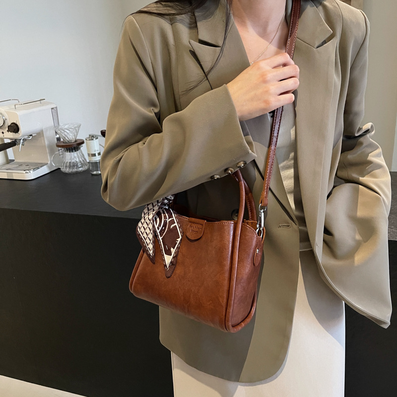 Cestas de verduras portátiles de moda simple 2024 nueva bolsa de mujer estilo extranjero versátil bolso de cubo de alta calidad nicho mochila