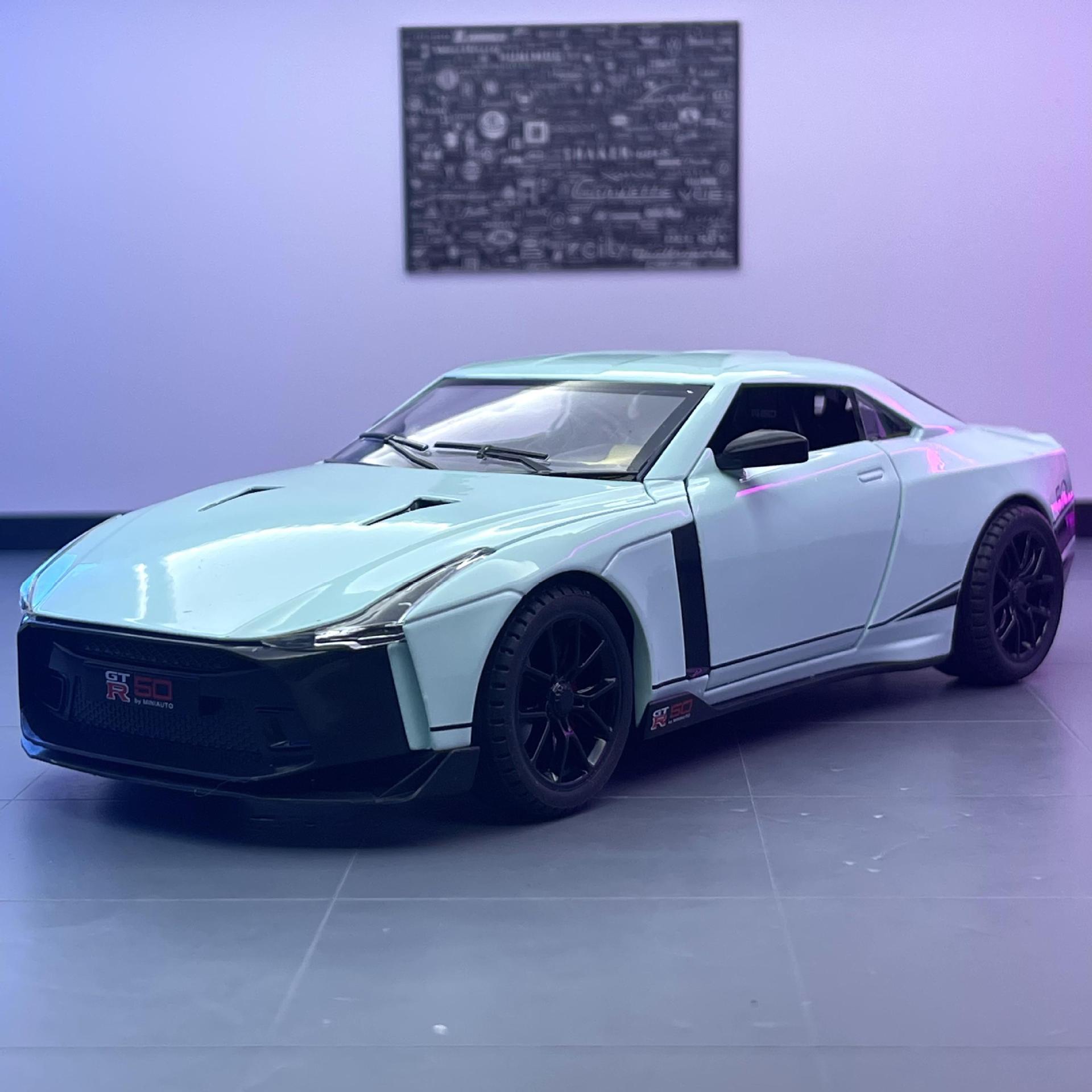 Jianyuan aleación coche modelo 1: 24 nissan GTR-50 coche deportivo tire hacia atrás el sonido y la luz 4 puerta abierta modelo de coche de juguete adornos