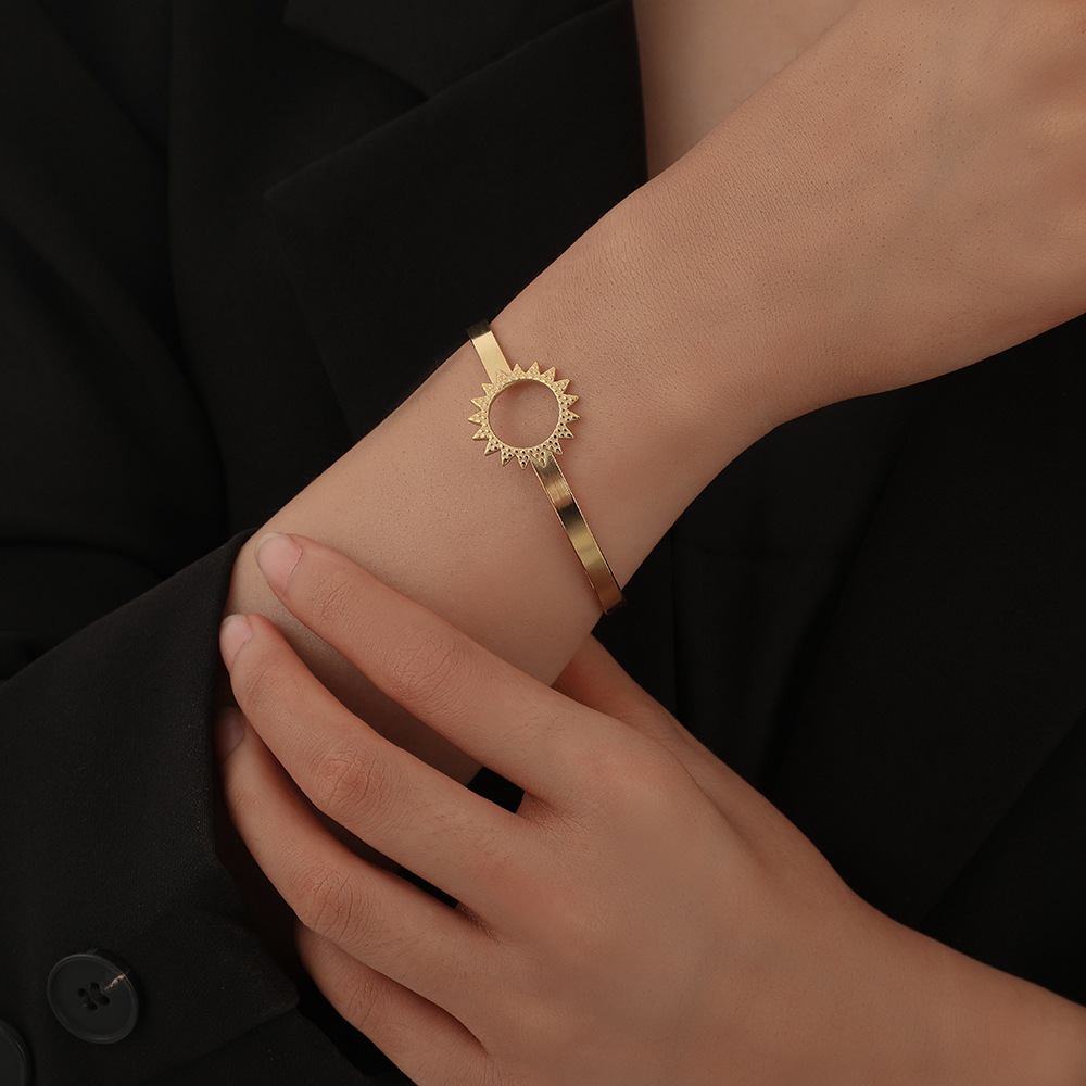 12g Weight Bangle Classification 1 Piece Quantity Daily Occasion Stainless Steel Material Geometric, Eye Pattern Unisex Gender Plating Design Simple Style Style Geometric Eye Stainless Steel Simple Style Bangle 89