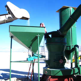 雷磨机图片【工厂实拍】石灰石工业盐石膏雷锰机生产厂家小型磨粉