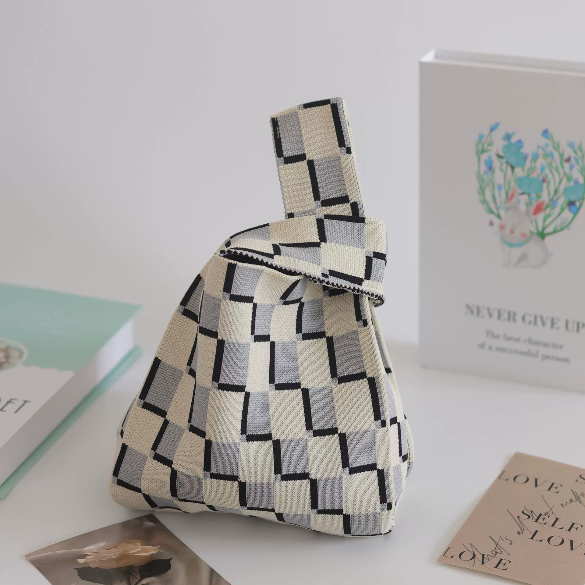 **Trendy Straw Shoulder Bag by 棉立坊 - Perfect for Fashion-Forward Internet Celebrities!**