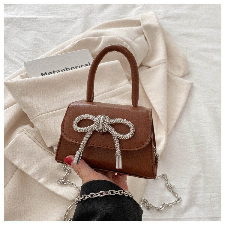 Alta textura estilo Chanel color sólido arco pequeño cuadrado bolso de las mujeres 2023 invierno nueva cadena crossbody del hombro