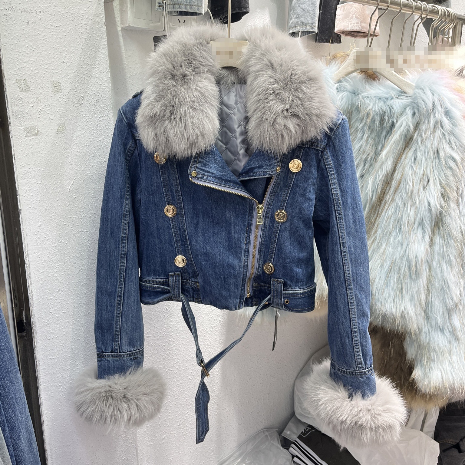 Women's Short Denim Jacket With Fox Fur Collar & Lining, Stylish Cropped Coat For Petite, Streetwear Fashion Outerwear_mkmklike.com