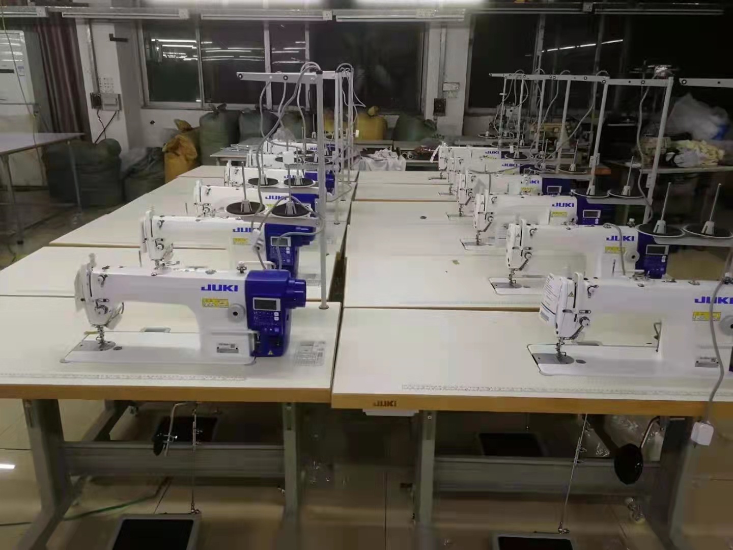 Venta al por mayor Japón JUKI máquina pesada Máquina automática máquina de coser gruesa y delgada máquina de coser todo-comer