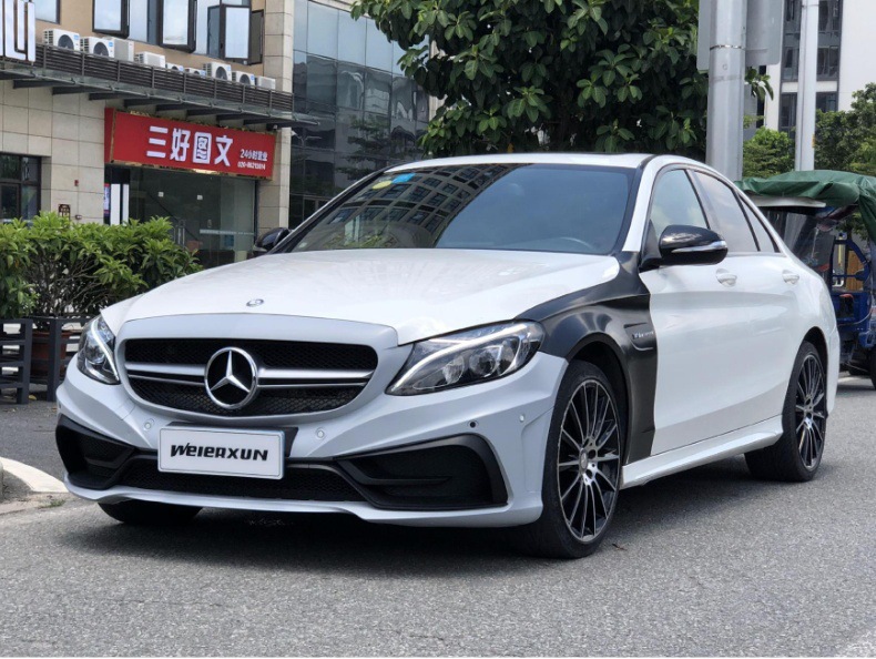 Applicable to 15-21 Mercedes-Benz C- Class W205 to Carlson's front bumper, the middle net wing flap surrounds the rear lip tail throat