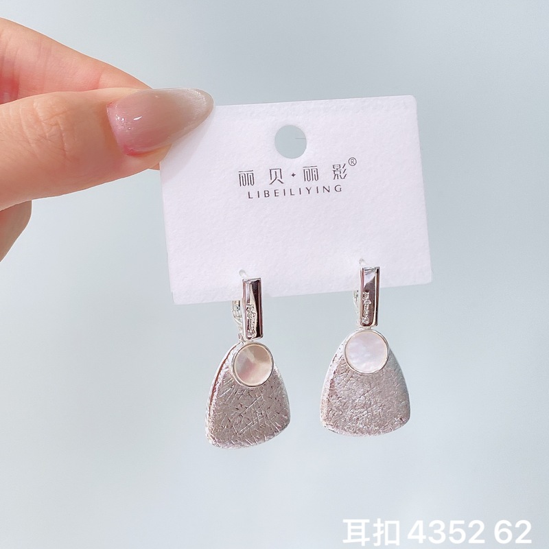 丽贝丽影欧美时尚大气重属个性冷淡风花朵几何耳环小众高级感耳饰|undefined